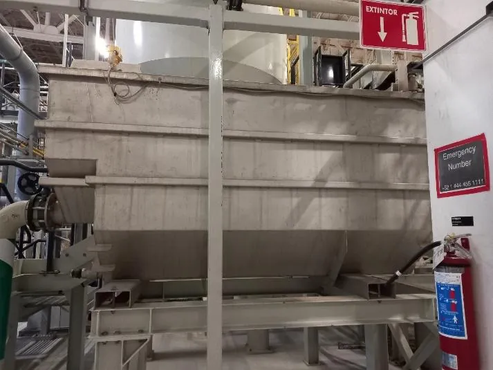 Separador industrial de agua y aceite en funcionamiento